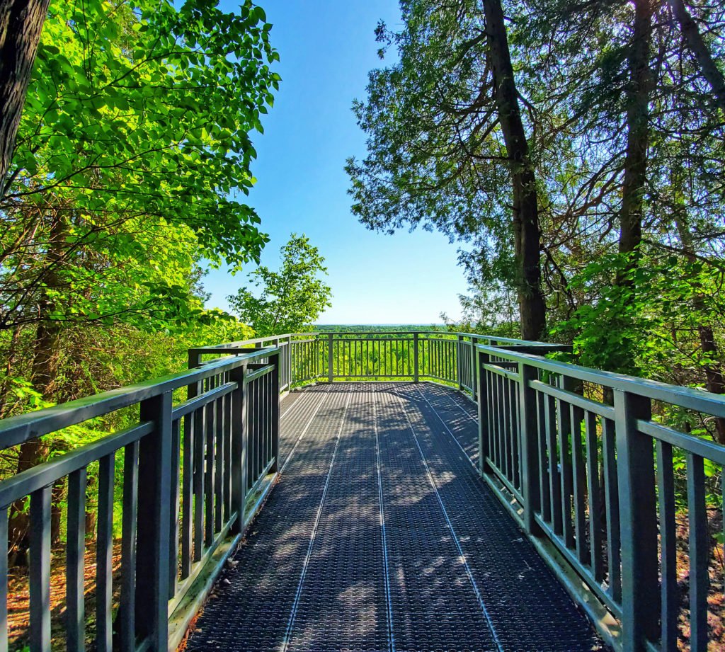 mono cliff provincial park viewing platform